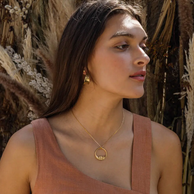 la lune moon gold neckalce